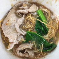 เมนูของร้าน โย่ง ราดหน้าหมูอึ๋ม เจ้าเก่า เจ้าเดียว