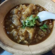 เมนูของร้าน หูฉลามน้ำแดงบรั่นดี น้องนิว เยาวราช
