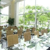 บรรยากาศ The Orchard Restaurant ศรีราชา