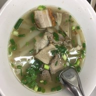 เมนูของร้าน ก๋วยจั๊บนายเอ็ก (Nai Ek Roll Noodle) เยาวราช (primary branch)