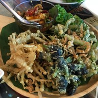 เมนูของร้าน เปิบสำรับ Authentic Thai Cuisine