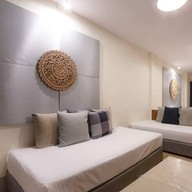 มีตั่งนั่งนอน เรสซิเดนซ์