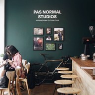 บรรยากาศ One Two Two Coffee Bar X Pas Normal Studios Acmen Ekamai Complex