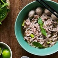 ก๋วยเตี๋ยวเรือแสนแสบ (ภรณี) สุขุมวิท 23