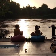 ดิ แอนธีค ริเวอร์ไซด์ รีสอร์ท