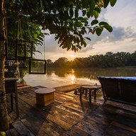 ดิ แอนธีค ริเวอร์ไซด์ รีสอร์ท