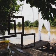 ดิ แอนธีค ริเวอร์ไซด์ รีสอร์ท