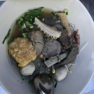 เมนูของร้าน ก๋วยเตี๋ยวเนื้อ2เจ๊ นครนายก