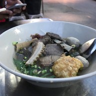 เมนูของร้าน ก๋วยเตี๋ยวเนื้อ2เจ๊ นครนายก