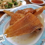 เมนูของร้าน ครัวเจ๊แมว ปากน้ำปราณ