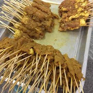 หมูสะเต๊ะแม่กุหลาบ ตลาดเทศบันเทิง ตลาดเทศบันเทิง