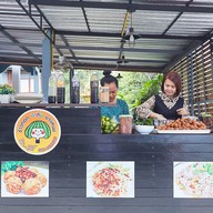 หน้าร้าน ข้าวทอด ป้าติ๋ม ยำแหนม