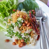 เมนูของร้าน ข้าวทอด ป้าติ๋ม ยำแหนม