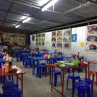 บรรยากาศ ร้านโต๊ะเส้น หน้าเทคโน