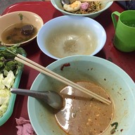 ร้านโต๊ะเส้น หน้าเทคโน