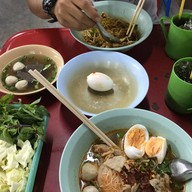 ร้านโต๊ะเส้น หน้าเทคโน