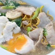 ราดหน้าหมูเด้งเฮียเบิ้ม