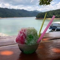 ริมเขื่อน