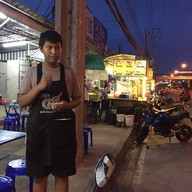 บรรยากาศ ร้านโต๊ะเส้น หน้าเทคโน