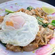 ราดหน้าหมูเด้งเฮียเบิ้ม