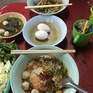 ร้านโต๊ะเส้น หน้าเทคโน