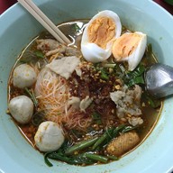 ร้านโต๊ะเส้น หน้าเทคโน