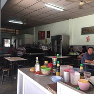 บรรยากาศ บะหมี่เกี๊ยว ตู้ไปรษณีย์ยักษ์