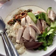 เมนูของร้าน ยศศรีข้าวมันไก่ เจ้าเก่า ขายมานานกว่า 40 ปี