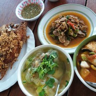 เมนูของร้าน เจ๊ราตรีแกงป่า