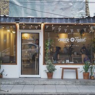 หน้าร้าน The White Cafe Milk&Toast