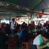 บรรยากาศ ชายทัยก๋วยเตี๋ยวไก่มะระ ปากทางแยกสุขสมาน