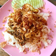 เมนูของร้าน โอเล่ข้าวมันไก่ทอดขมิ้น