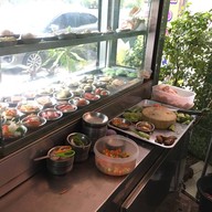 ร้านข้าวมันไก่ฮ่องเต้(โลกยามเช้า) เจ๊น้อย