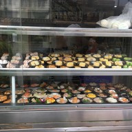 ร้านข้าวมันไก่ฮ่องเต้(โลกยามเช้า) เจ๊น้อย