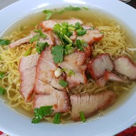 เมนูของร้าน ข้าวหมูแดงคุณอี๊ด