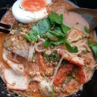 เมนูของร้าน ก๋วยเตี๋ยวต้มยำ ข้าวกะเพรา อร่อยที่สุด ชายหาดชะอำ ชะอำ