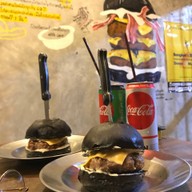 เมนูของร้าน Escapade Burgers & Shakes