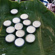 หน้าร้าน คุณนุช ขนมถ้วยมะพร้าวอ่อน