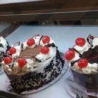 Eat Me Bakery The Mall Korat เดอะมอลล์ นครราชสีมา ชั้น 1หลังน้ำตกหน้าลิฟท์ก่อนถึงศูนย์อาหาร