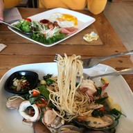 Don't mind calorie cafe'