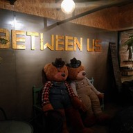 หน้าร้าน Between Us Cafe’