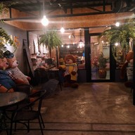 หน้าร้าน Between Us Cafe’