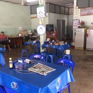 บรรยากาศ คุณจี๊ด ก๋วยเตี๋ยวหมูต้มยำโบราณ หมูสะเต๊ะ สนามม้าเจ้าเก่า