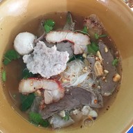 คุณจี๊ด ก๋วยเตี๋ยวหมูต้มยำโบราณ หมูสะเต๊ะ สนามม้าเจ้าเก่า