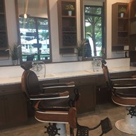 The Barber & Shop Warate’s No.4