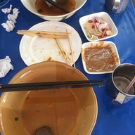 คุณจี๊ด ก๋วยเตี๋ยวหมูต้มยำโบราณ หมูสะเต๊ะ สนามม้าเจ้าเก่า