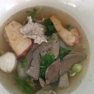 คุณจี๊ด ก๋วยเตี๋ยวหมูต้มยำโบราณ หมูสะเต๊ะ สนามม้าเจ้าเก่า