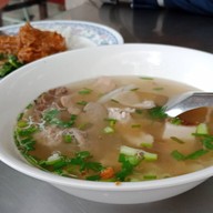 เมนูของร้าน ก๋วยจั๊บนายเอ็ก (Nai Ek Roll Noodle) เยาวราช (primary branch)