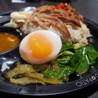 ขาหมูเซนต์หลุยส์ Central Pinklao