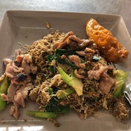 เมนูของร้าน ราดหน้าร้านชิ้งกี่ บางซื่อ